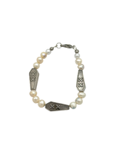 Load image into Gallery viewer, COFFIN PEARLS BRACELET
